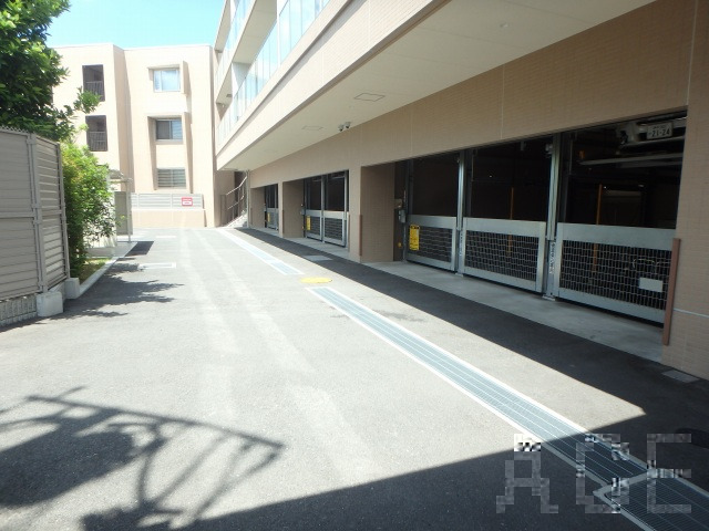 駐車場内