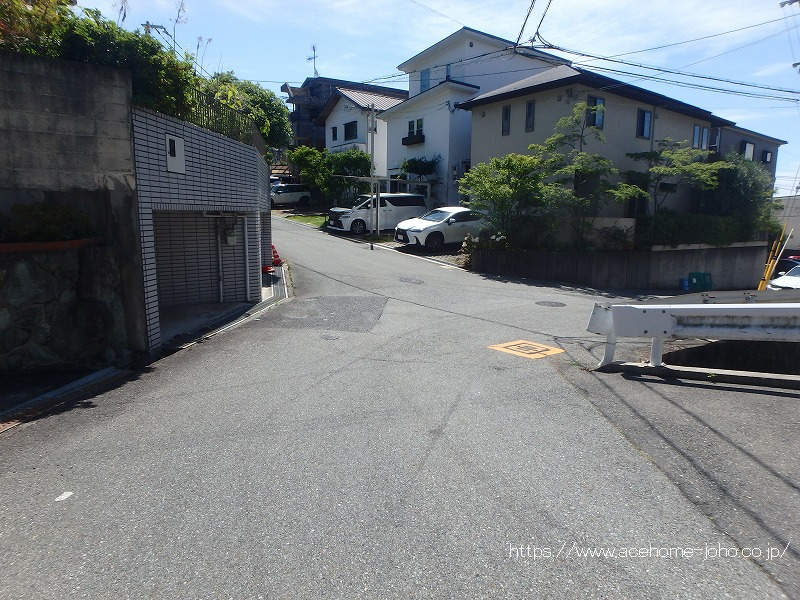 南側公道から東へ望む
