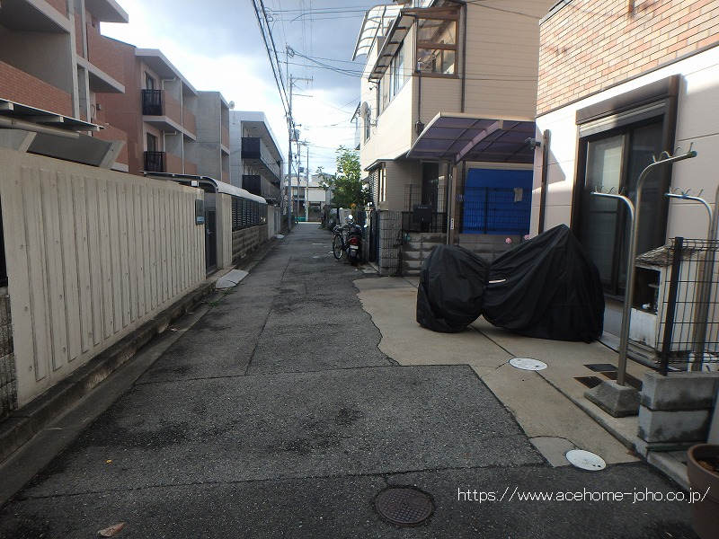 北側道路から西へ望む