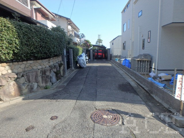 北側道路から東へ望む