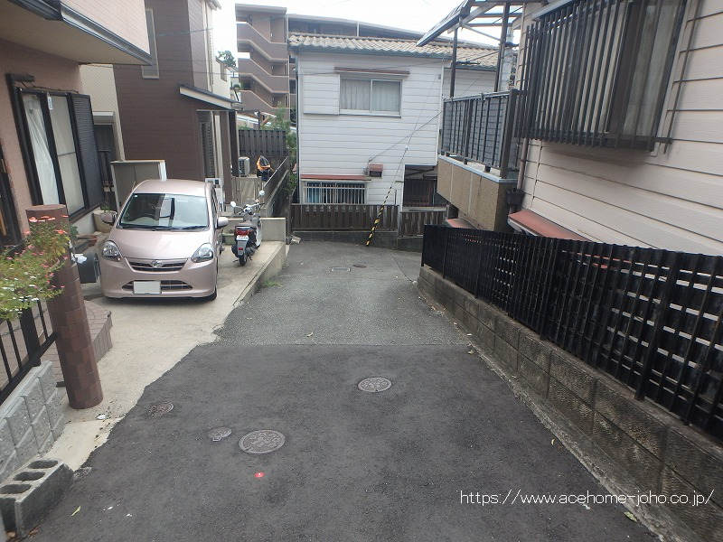 南側道路から東へ望む