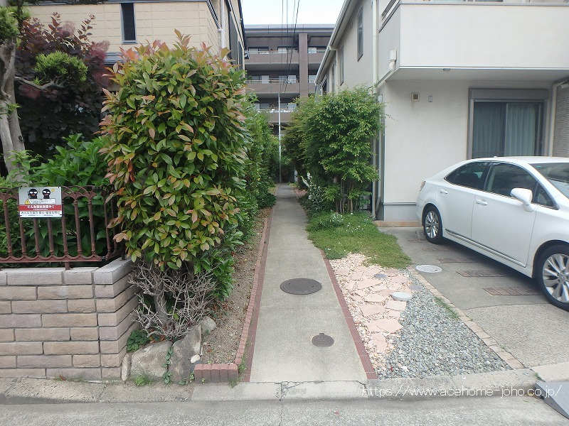 南西側通路から北へ