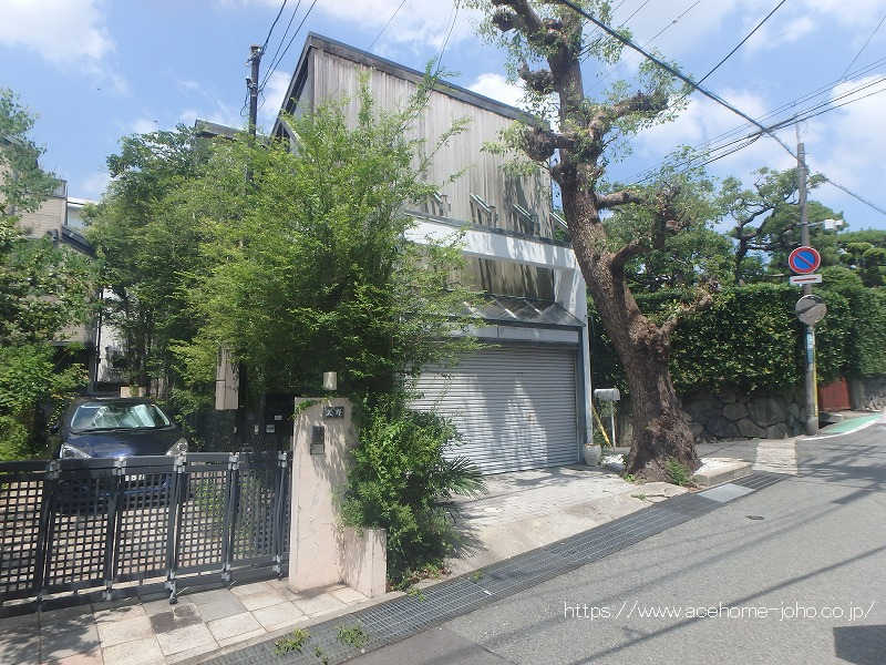 南東側より