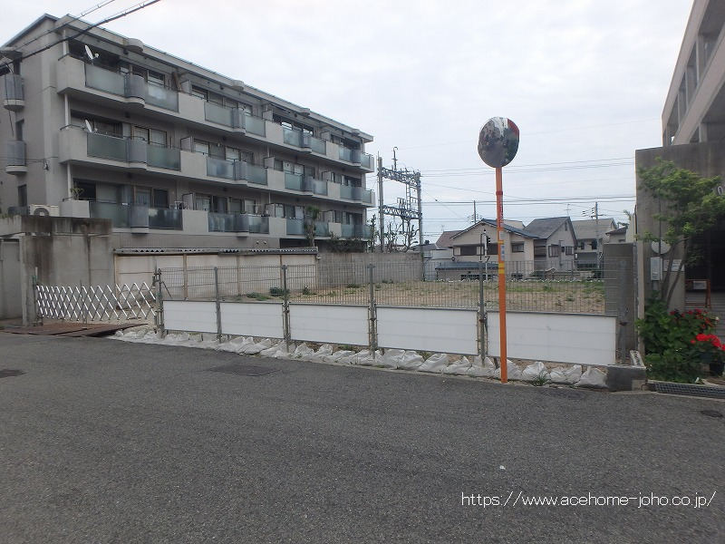 北西側より