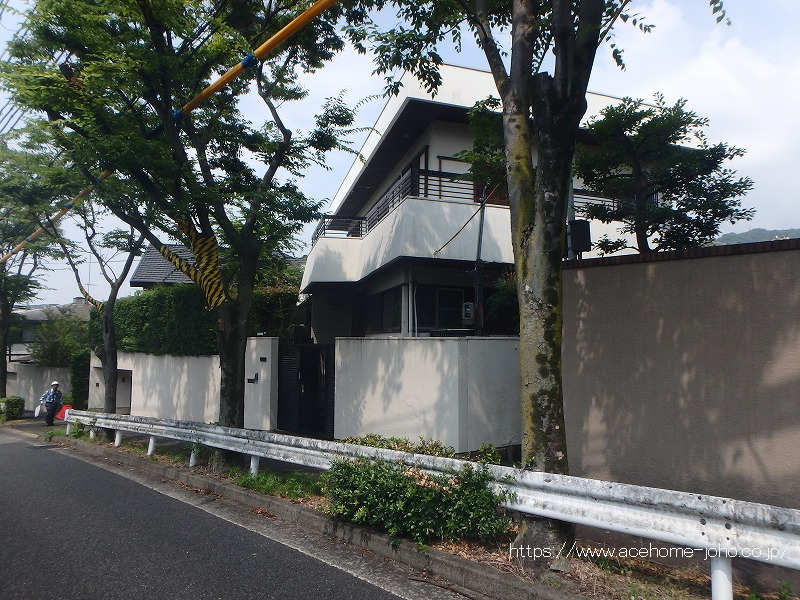 東側より