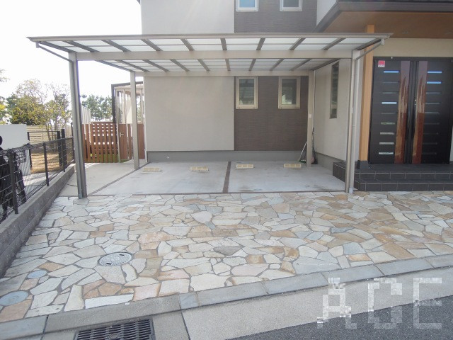 カーポート付の駐車場