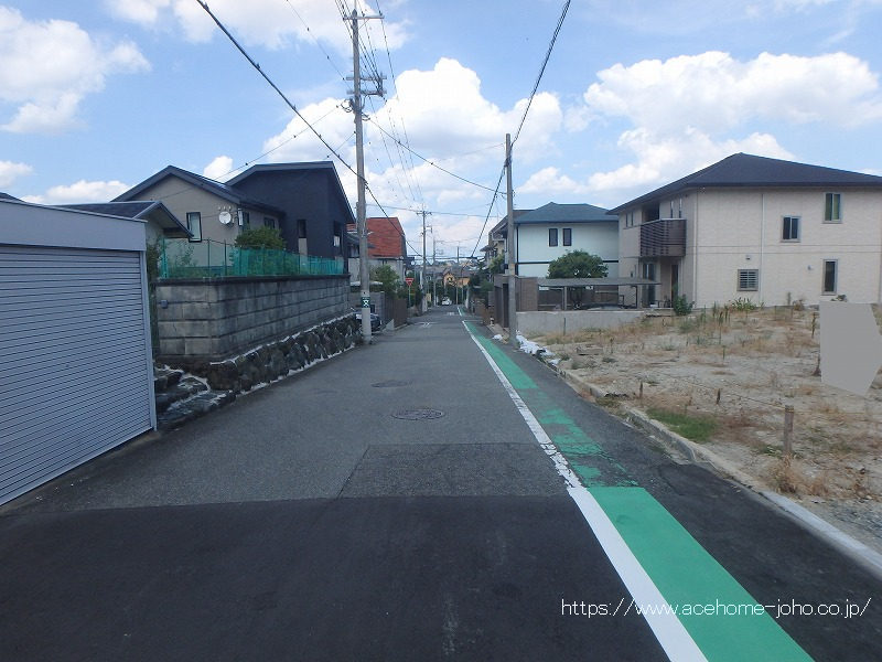 北西側公道から北東へ